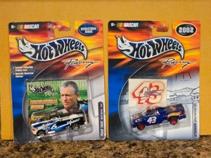 Hot Wheels 2 Stück NASCAR Pickup Truck Pfizer Ford F-150 Dodge Ram Mark Martin - Bild 1 von 4