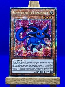 Yu-Gi-Oh! Kristallungeheuer Rubinkarfunkel Century Secret Rare MP24 NEAR MINT DE - Bild 1 von 1