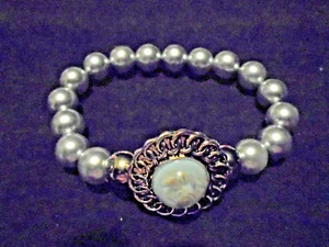 SNAP BUTTON BRACELET GREY BEADS ACRYLIC STRETCH - Picture 1 of 1