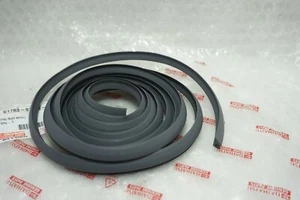 ALMOHADILLA DE GOMA DE RUEDA FENDER LIST DAIHATSU ROCKY TAFT FEROZA FOURTRAK FABRICANTE DE EQUIPOS ORIGINALES Genuino - Imagen 1 de 2