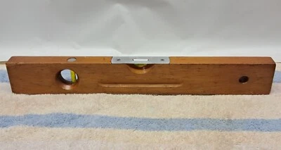 STEVENS 18" wood carpenters level, clean, vertical bubble works, horizontal not - Image 1 of 4