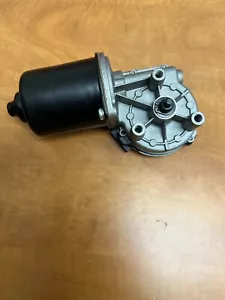 VW Golf MK1 MK2 (1982-1992) Front Windscreen Wiper Motor - Picture 1 of 5