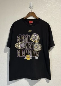 VINTAGE Reebok Los Angeles Lakers 3-PEAT 2002 T-Shirt Kobe Bryant Tee Mens - Picture 1 of 9
