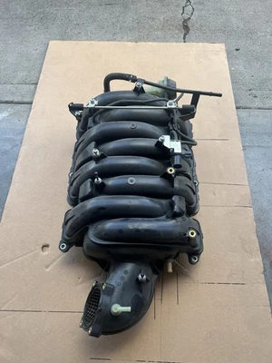 Colector de admisión TOYOTA TUNDRA SEQUOIA LAND CRUISER 5,7 L V8 3UR-FE OEM 10.000 mil Foto 1 de 4