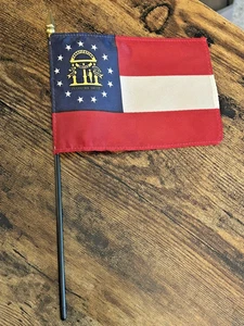 Georgia Schreibtischflagge 10,5” hoch 6”x4” Schreibtischflagge State of Georgia Weisheit Gerechtigkeit - Bild 1 von 5