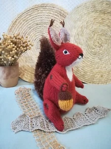 Toy knitting patterns - Knit your cute squirrel with an acorn - Picture 1 of 11
