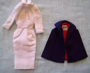 Uniforme blanco y capa azul marino vintage Barbie #991 "enfermera registrada" - Imagen 1 de 6