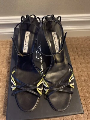 Sandalia de tacón de cuero Oscar De La Renta Foto 1 de 4