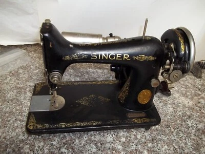 BB4  1927 SINGER MODEL 99 SEWING MACHINE PARTS - - Image 1 of 4