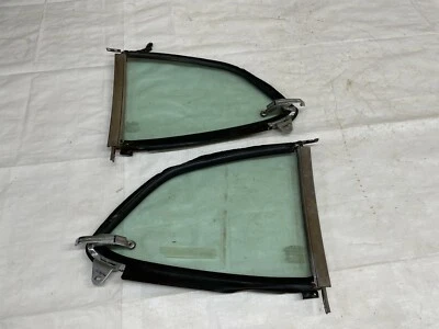 1970 1971 Dodge A Body Fastback quarto janelas e suportes vidro traseiro - Imagem 1 de 4