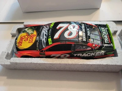 NASCAR Martin Truex Jr Homestead 2017 1/24 diecast Lionel Elite bajo automático firmado Foto 1 de 4