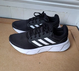 UK Size 6 Adidas CloudFoam Women's Trainers EU 39.5 Black White Gym Walk Run PE - Picture 1 of 12