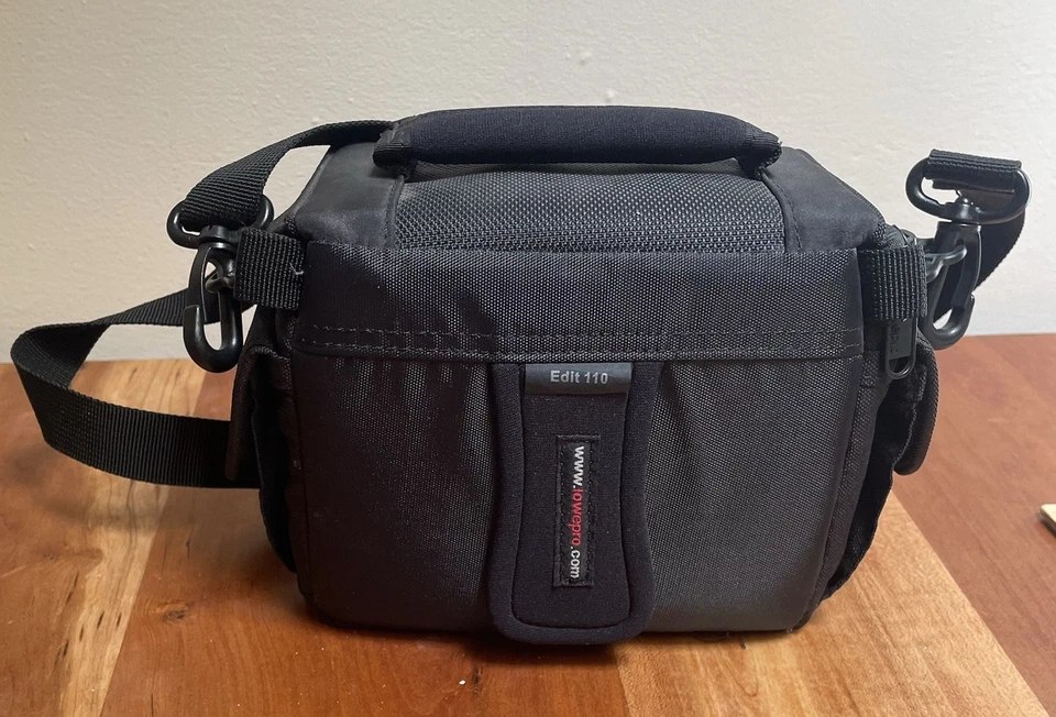 Samsung Digital Camcorder HMX-Q10BN/XAA Full HD 20X Zoom Small/Sleek Works Great - Image 1 of 4