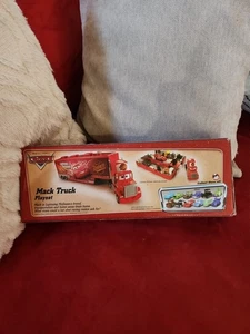 2005 Mattel Disney Pixar Cars Desert Series Mack Truck Spielset NEU in Box - Bild 1 von 4