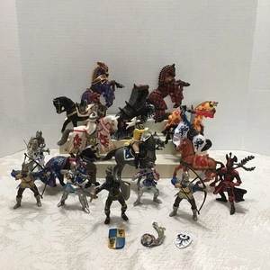 Mittelalter Pferde Ritter 20 Teile Konvolut - 8 Papo - 1 Schleich - 1 Plastoy Pferde + Ritter - Bild 1 von 19