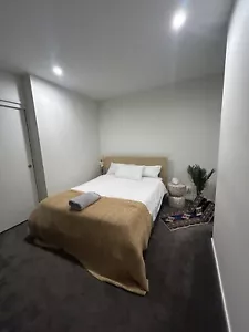 queen bed mattress and base - Picture 1 of 3