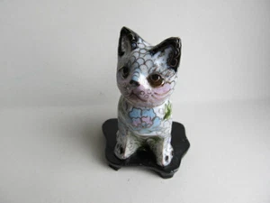 sitzende Cloisonne Katze auf Holzsockel - Bild 1 von 8