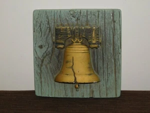 VINTAGE USA 7" X 7" LIBERTY BELL WALL HANG CHALKWARE PLAQUE - Picture 1 of 9