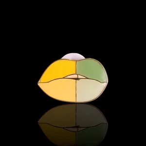 Gelb grün tropisch Kuss Lippe Lippen Krawatte Tac Hut Charm Kragen Pin Streuung - Bild 1 von 3