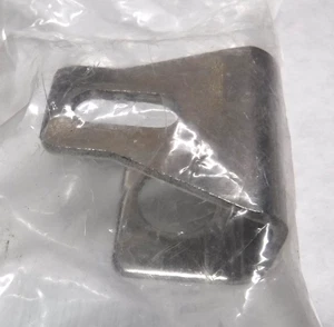 OEM HARLEY DAVIDSON ALFORJA DELANTERA SOPORTE DE MONTAJE DE PESTILLO 47449-97 H27-24G - Imagen 1 de 2