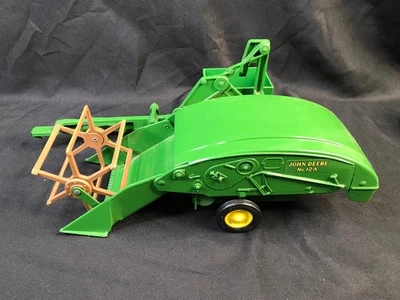 1991 Ertl John Deere 1940 12A Combine 50th Anniversary 1:16 - Image 1 of 4
