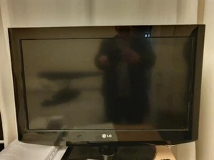 LG 26lh2000 - Good condition TV with remote control - Picture 1 of 4