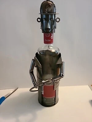 Bombero con Manguera y Casco Metal Portabotellas de Vino Expositor Foto 1 de 4