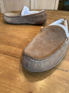 Ugg Tan Suede Fleece Lined Moccasin Slippers 9 M - Picture 1 of 12