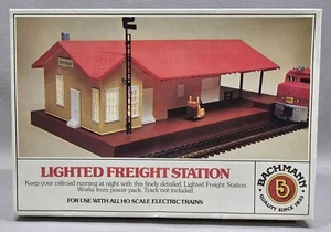 Bachmann HO Scale Lighted Freight Station 46-1216 - Picture 1 of 10