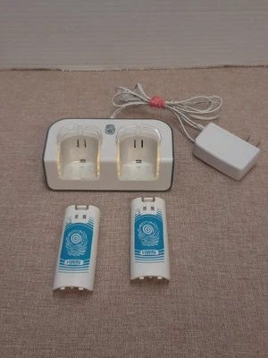 Psyclone Charging Station With 2 Batteries For Nintendo Wii - Image 1 of 4