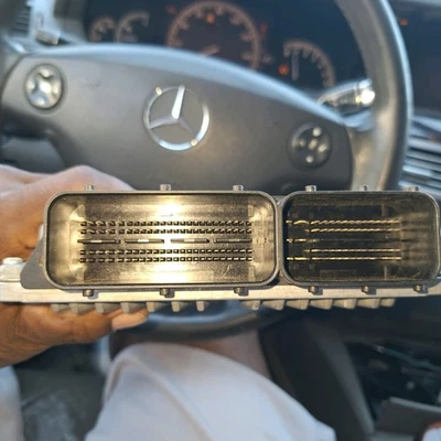 Módulo de control del motor Mercedes Benz S550 W221 ECM ECU OEM 2007-2011 Foto 1 de 4