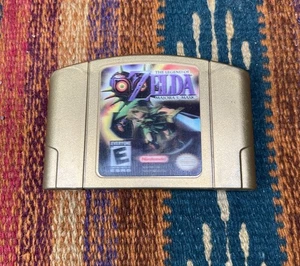 The Legend of Zelda: Majora's Mask N64 Holographic Gold Authentic (damage read) - Picture 1 of 7