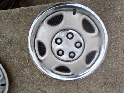 Cubierta de rueda tapacubos 4472032 OEM 1991 1992-1993 Dodge Grand Caravan Daytona 15" Foto 1 de 3