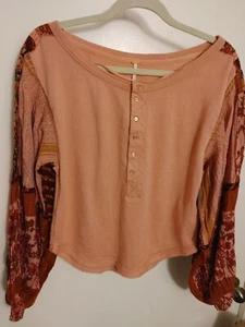 Top Free People henley, mangas hinchadas, nuevo con etiquetas, Xs, ($98) ¡Súper lindo! - Imagen 1 de 7