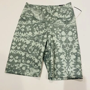 NIKE One Tight Fit Biker Shorts Womens size XS Midrise 7" Green DM1571-353 - Picture 1 of 8