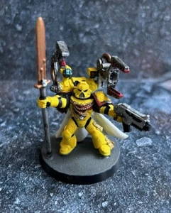 Marines Espaciales - Puños Imperiales Tech Marine - Modelo Plástico Pintado - Imagen 1 de 2
