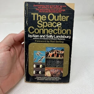 The Outer Space Connection paperback Alan And Sally Landsburg 1975 Vintage - Picture 1 of 12