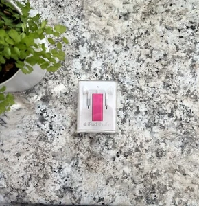Apple iPod Shuffle - 3rd Generation -  Pink -  2Gb - New & Sealed. - Picture 1 of 3