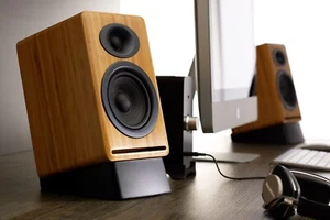 Audioengine DS2 Desktop Speaker Stands for A5, HD4, HD5, HD6, P4 - Photo 1/6