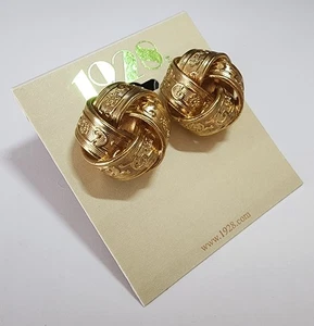 1928 Gold Tone Knot Stud Earrings Textured Etched Design Vintage Inspired - Picture 1 of 4