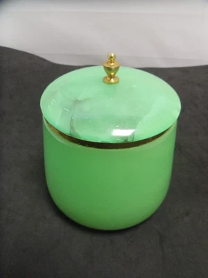 Maceta de alabastro verde con tapa hecha en Italia Foto 1 de 4