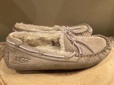 Zapatillas mocasín UGGS Dakota para mujer color tostado tabaco talla 9 Foto 1 de 4