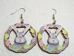 NEU Multicolor grün lila rosa blau gelb rot Holz baumelnde Hase Ohrringe - Bild 1 von 5