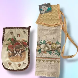 Vintage 1970s HBI Mushroom Themed Oven Mitt & Kitchen Towel (FLAWED) - Picture 1 of 15