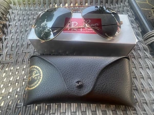 Gafas de sol Ray-Ban RB3025 grandes de aviador Legend marco dorado lentes polarizadas negras - Imagen 1 de 4