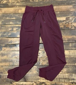 Lululemon Dance Studio Mid-Rise Jogger donna 4 bordeaux marrone 28" cuciture interne - Foto 1 di 7