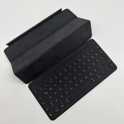 TURKISH APPLE SMART KEYBOARD IPAD 7TH/8TH/9TH GEN 10.2" / AIR 3RD GEN/ 10.5" PRO - Image 1 of 4