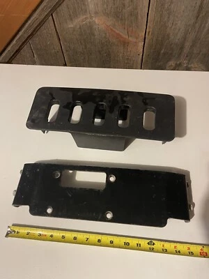 POLARIS RANGER 500-2002 2003 SPORTSMAN OEM CUBIERTA DE PARACHOQUES DELANTERO Y PLACA DE MONTAJE Foto 1 de 4