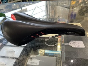 Fizik Vesta Kium Women's Saddle Black Pink 150mm Road Mountain - Picture 1 of 6