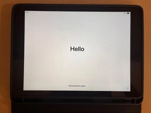 Vintage iPad Air 1st Generation w/keyboard, case & WiFi (Bundle) - Picture 1 of 3